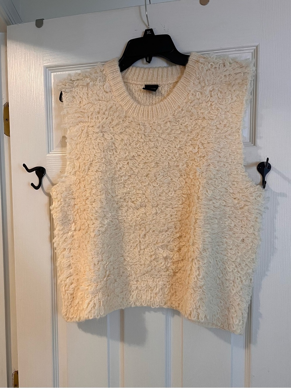 SAACHI Cream Loop-Texture Sleeveless Knit Vest